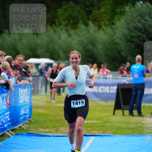 30.08.2026 - Elbe Triathlon Hamburg LAZAROV Photography http://msf.ph/oto/10063931 30.08.2026 12:00:35 Ziel 1419 meine-sportfotos.de