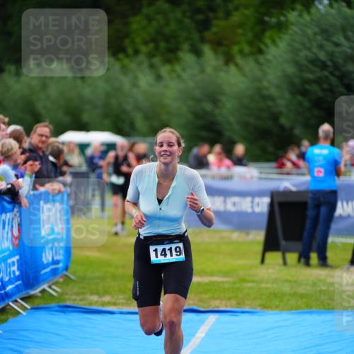 30.08.2026 - Elbe Triathlon Hamburg LAZAROV Photography http://msf.ph/oto/10063932 30.08.2026 12:00:35 Ziel 1419 meine-sportfotos.de
