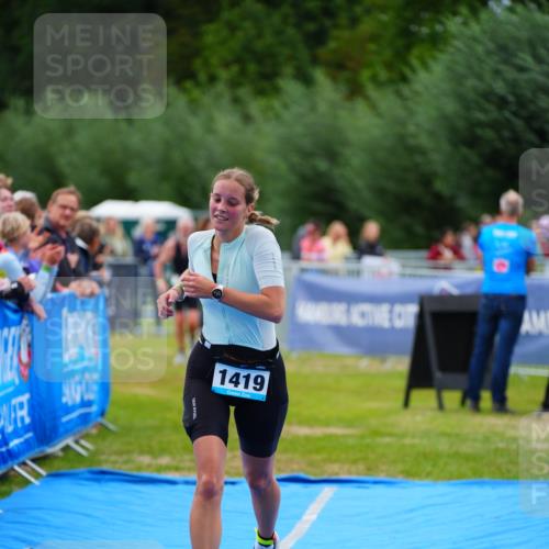 30.08.2026 - Elbe Triathlon Hamburg LAZAROV Photography http://msf.ph/oto/10063934 30.08.2026 12:00:35 Ziel 1419 meine-sportfotos.de