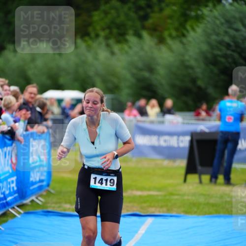 30.08.2026 - Elbe Triathlon Hamburg LAZAROV Photography http://msf.ph/oto/10063936 30.08.2026 12:00:36 Ziel 787, 975, 1419 meine-sportfotos.de
