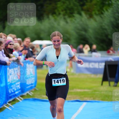 30.08.2026 - Elbe Triathlon Hamburg LAZAROV Photography http://msf.ph/oto/10063937 30.08.2026 12:00:36 Ziel 787, 975, 1419 meine-sportfotos.de