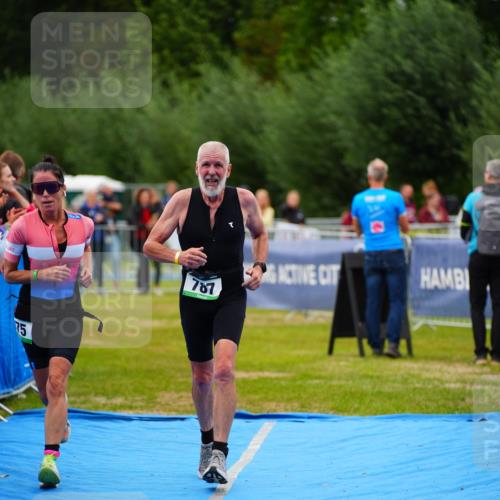30.08.2026 - Elbe Triathlon Hamburg LAZAROV Photography http://msf.ph/oto/10063938 30.08.2026 12:00:44 Ziel 787, 975 meine-sportfotos.de