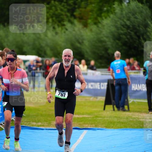 30.08.2026 - Elbe Triathlon Hamburg LAZAROV Photography http://msf.ph/oto/10063940 30.08.2026 12:00:44 Ziel 787, 975 meine-sportfotos.de
