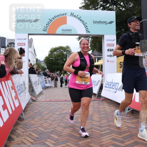 30.08.2026 - Blankeneser Heldenlauf Lena Gebhardt http://msf.ph/oto/10063942 30.08.2026 12:41:32 Ziel 2259, 2260 meine-sportfotos.de