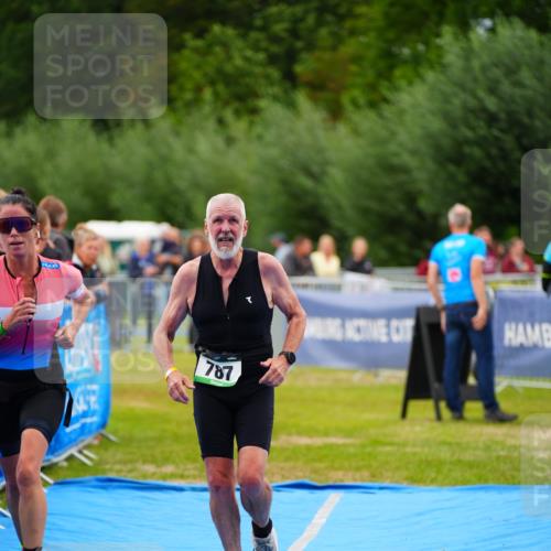 30.08.2026 - Elbe Triathlon Hamburg LAZAROV Photography http://msf.ph/oto/10063943 30.08.2026 12:00:44 Ziel 787, 975 meine-sportfotos.de