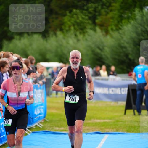 30.08.2026 - Elbe Triathlon Hamburg LAZAROV Photography http://msf.ph/oto/10063944 30.08.2026 12:00:44 Ziel 787, 975 meine-sportfotos.de