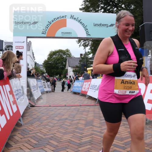 30.08.2026 - Blankeneser Heldenlauf Lena Gebhardt http://msf.ph/oto/10063945 30.08.2026 12:41:32 Ziel 2259, 2260 meine-sportfotos.de
