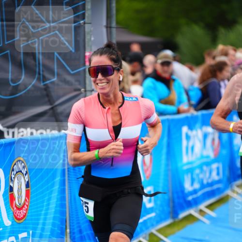 30.08.2026 - Elbe Triathlon Hamburg LAZAROV Photography http://msf.ph/oto/10063951 30.08.2026 12:00:46 Ziel 787, 975 meine-sportfotos.de