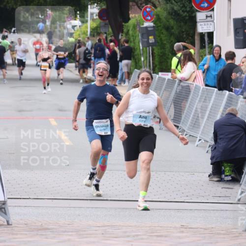 30.08.2026 - Blankeneser Heldenlauf Lena Gebhardt http://msf.ph/oto/10063989 30.08.2026 12:41:53 Ziel 4046, 4358, 4371 meine-sportfotos.de
