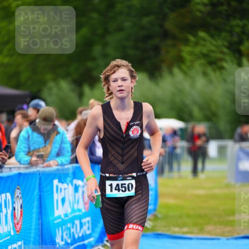 30.08.2026 - Elbe Triathlon Hamburg LAZAROV Photography http://msf.ph/oto/10064008 30.08.2026 12:01:21 Ziel 1450 meine-sportfotos.de