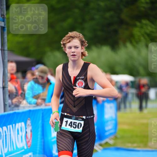 30.08.2026 - Elbe Triathlon Hamburg LAZAROV Photography http://msf.ph/oto/10064011 30.08.2026 12:01:21 Ziel 1450 meine-sportfotos.de