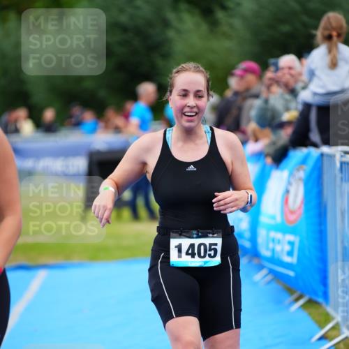 30.08.2026 - Elbe Triathlon Hamburg LAZAROV Photography http://msf.ph/oto/10064044 30.08.2026 12:01:38 Ziel 1301, 1394, 1405, 1479, 1480, 1531 meine-sportfotos.de