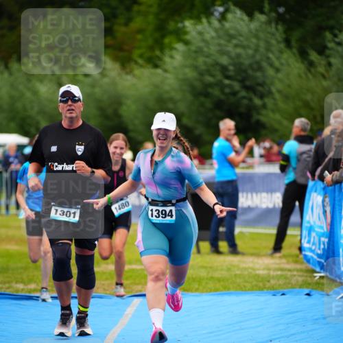 30.08.2026 - Elbe Triathlon Hamburg LAZAROV Photography http://msf.ph/oto/10064048 30.08.2026 12:01:44 Ziel 1301, 1394, 1479, 1480 meine-sportfotos.de
