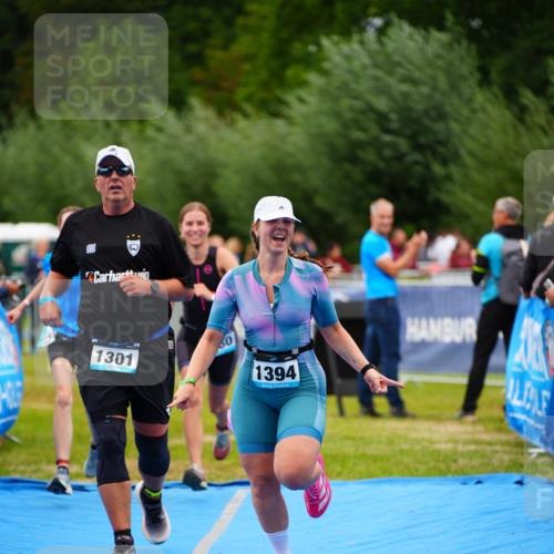 30.08.2026 - Elbe Triathlon Hamburg LAZAROV Photography http://msf.ph/oto/10064049 30.08.2026 12:01:45 Ziel 1301, 1394, 1479, 1480 meine-sportfotos.de