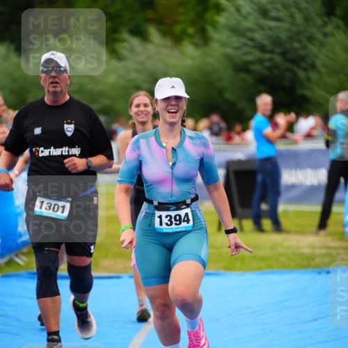 30.08.2026 - Elbe Triathlon Hamburg LAZAROV Photography http://msf.ph/oto/10064055 30.08.2026 12:01:45 Ziel 1301, 1394, 1479, 1480 meine-sportfotos.de