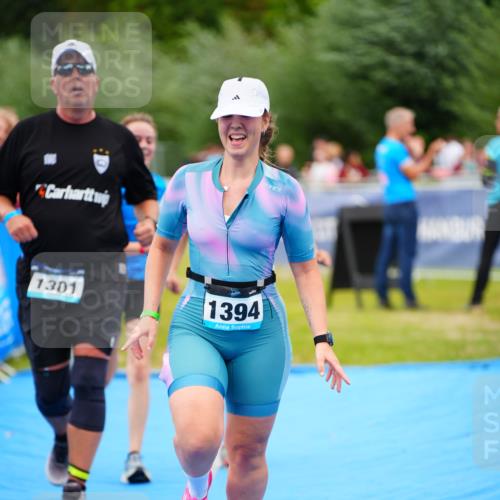 30.08.2026 - Elbe Triathlon Hamburg LAZAROV Photography http://msf.ph/oto/10064057 30.08.2026 12:01:46 Ziel 1301, 1394, 1479, 1480 meine-sportfotos.de
