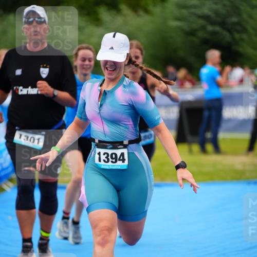 30.08.2026 - Elbe Triathlon Hamburg LAZAROV Photography http://msf.ph/oto/10064059 30.08.2026 12:01:46 Ziel 1301, 1394, 1479, 1480 meine-sportfotos.de