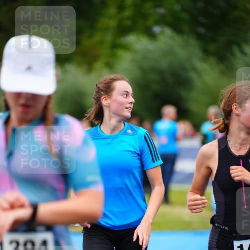 30.08.2026 - Elbe Triathlon Hamburg LAZAROV Photography http://msf.ph/oto/10064063 30.08.2026 12:01:48 Ziel 1301, 1394, 1425, 1479, 1480 meine-sportfotos.de