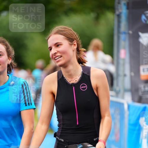 30.08.2026 - Elbe Triathlon Hamburg LAZAROV Photography http://msf.ph/oto/10064067 30.08.2026 12:01:49 Ziel 1301, 1394, 1425, 1479, 1480 meine-sportfotos.de