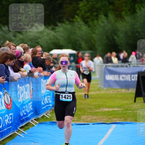 30.08.2026 - Elbe Triathlon Hamburg LAZAROV Photography http://msf.ph/oto/10064074 30.08.2026 12:01:56 Ziel 900, 1425 meine-sportfotos.de