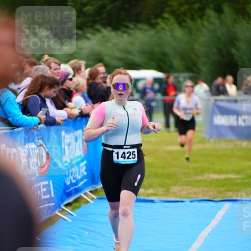 30.08.2026 - Elbe Triathlon Hamburg LAZAROV Photography http://msf.ph/oto/10064078 30.08.2026 12:01:56 Ziel 900, 1425 meine-sportfotos.de