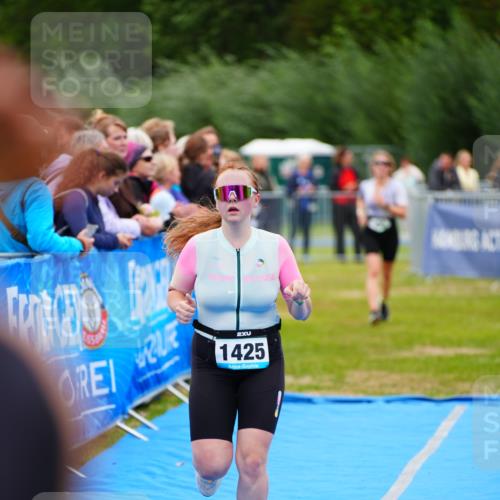 30.08.2026 - Elbe Triathlon Hamburg LAZAROV Photography http://msf.ph/oto/10064080 30.08.2026 12:01:56 Ziel 900, 1425 meine-sportfotos.de