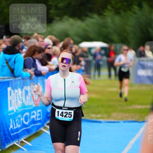 30.08.2026 - Elbe Triathlon Hamburg LAZAROV Photography http://msf.ph/oto/10064083 30.08.2026 12:01:57 Ziel 900, 1425 meine-sportfotos.de