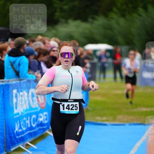 30.08.2026 - Elbe Triathlon Hamburg LAZAROV Photography http://msf.ph/oto/10064084 30.08.2026 12:01:57 Ziel 900, 1425 meine-sportfotos.de