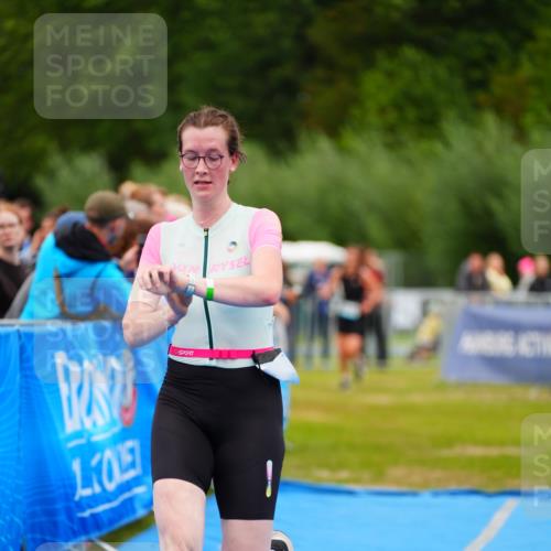 30.08.2026 - Elbe Triathlon Hamburg LAZAROV Photography http://msf.ph/oto/10064100 30.08.2026 12:02:08 Ziel 1417, 1563 meine-sportfotos.de