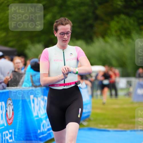 30.08.2026 - Elbe Triathlon Hamburg LAZAROV Photography http://msf.ph/oto/10064101 30.08.2026 12:02:09 Ziel 1417, 1563 meine-sportfotos.de