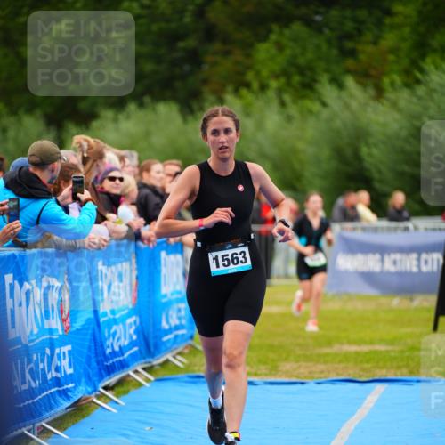 30.08.2026 - Elbe Triathlon Hamburg LAZAROV Photography http://msf.ph/oto/10064108 30.08.2026 12:02:16 Ziel 858, 1563 meine-sportfotos.de