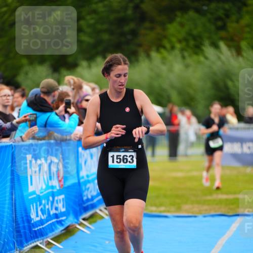 30.08.2026 - Elbe Triathlon Hamburg LAZAROV Photography http://msf.ph/oto/10064112 30.08.2026 12:02:17 Ziel 858, 1563 meine-sportfotos.de