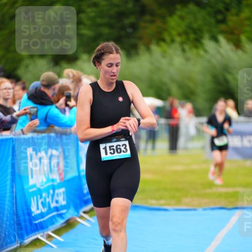 30.08.2026 - Elbe Triathlon Hamburg LAZAROV Photography http://msf.ph/oto/10064114 30.08.2026 12:02:17 Ziel 858, 1563 meine-sportfotos.de