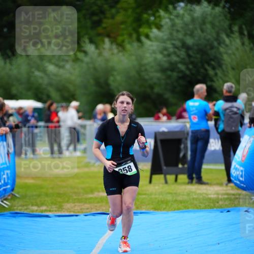 30.08.2026 - Elbe Triathlon Hamburg LAZAROV Photography http://msf.ph/oto/10064115 30.08.2026 12:02:22 Ziel 858 meine-sportfotos.de
