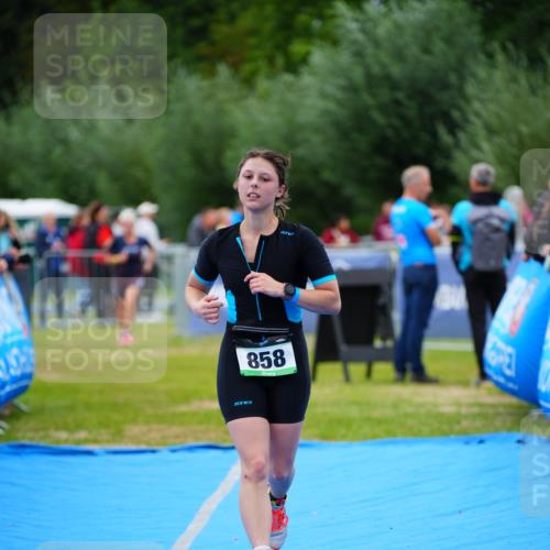 30.08.2026 - Elbe Triathlon Hamburg LAZAROV Photography http://msf.ph/oto/10064121 30.08.2026 12:02:23 Ziel 858, 1645 meine-sportfotos.de