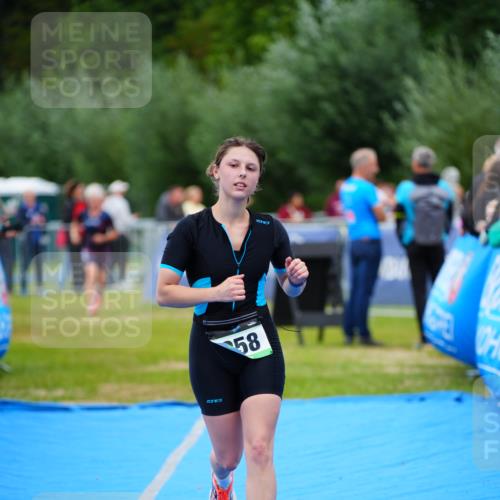 30.08.2026 - Elbe Triathlon Hamburg LAZAROV Photography http://msf.ph/oto/10064123 30.08.2026 12:02:23 Ziel 858, 1645 meine-sportfotos.de