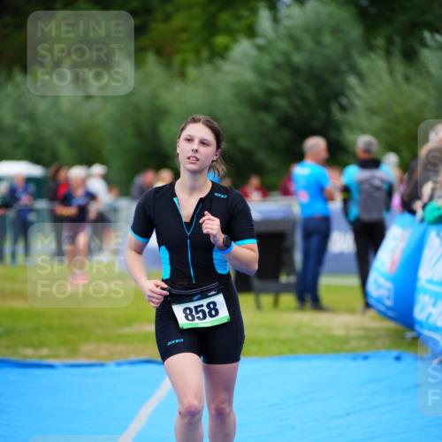 30.08.2026 - Elbe Triathlon Hamburg LAZAROV Photography http://msf.ph/oto/10064125 30.08.2026 12:02:23 Ziel 858, 1645 meine-sportfotos.de