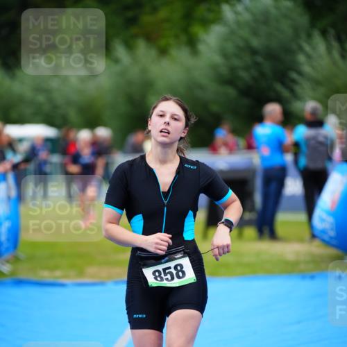 30.08.2026 - Elbe Triathlon Hamburg LAZAROV Photography http://msf.ph/oto/10064129 30.08.2026 12:02:24 Ziel 858, 1645 meine-sportfotos.de