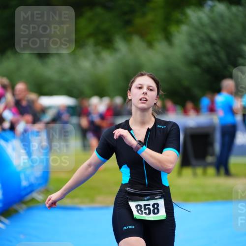 30.08.2026 - Elbe Triathlon Hamburg LAZAROV Photography http://msf.ph/oto/10064132 30.08.2026 12:02:24 Ziel 858, 1645 meine-sportfotos.de