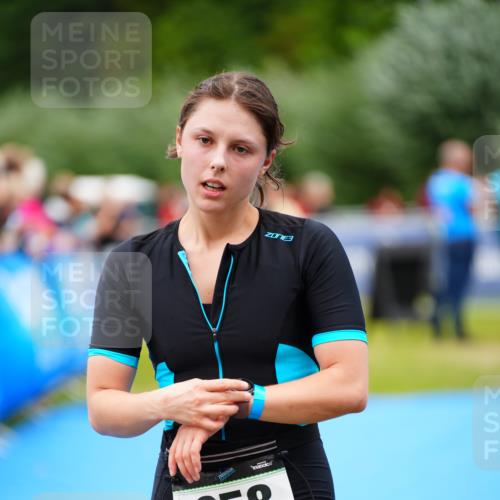 30.08.2026 - Elbe Triathlon Hamburg LAZAROV Photography http://msf.ph/oto/10064136 30.08.2026 12:02:27 Ziel 858, 1645 meine-sportfotos.de