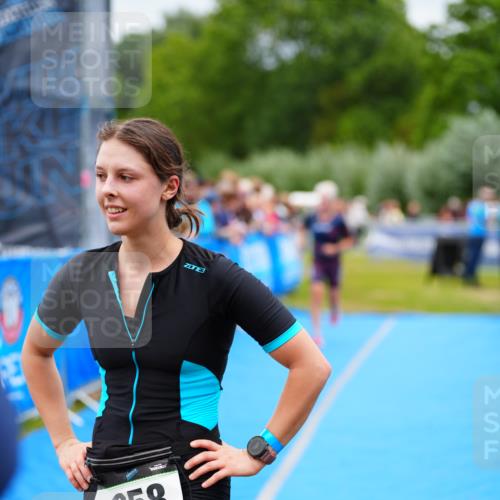 30.08.2026 - Elbe Triathlon Hamburg LAZAROV Photography http://msf.ph/oto/10064140 30.08.2026 12:02:30 Ziel 1467, 1645, 1708 meine-sportfotos.de