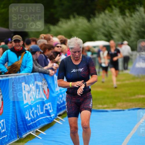 30.08.2026 - Elbe Triathlon Hamburg LAZAROV Photography http://msf.ph/oto/10064142 30.08.2026 12:02:31 Ziel 1467, 1645, 1708 meine-sportfotos.de