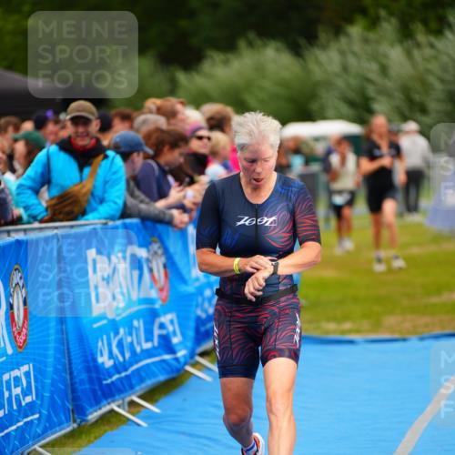 30.08.2026 - Elbe Triathlon Hamburg LAZAROV Photography http://msf.ph/oto/10064143 30.08.2026 12:02:32 Ziel 1467, 1645, 1708 meine-sportfotos.de