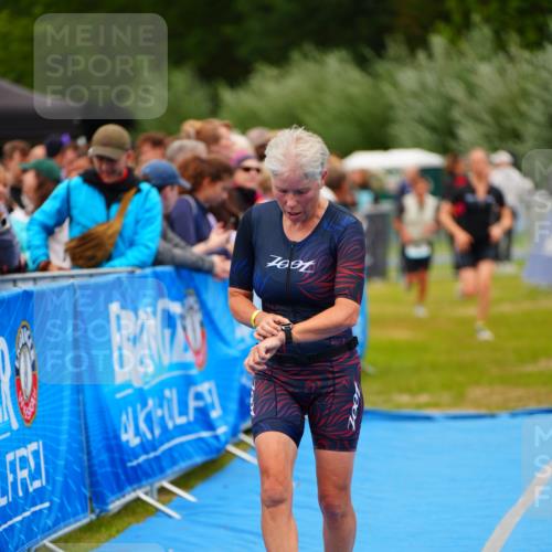 30.08.2026 - Elbe Triathlon Hamburg LAZAROV Photography http://msf.ph/oto/10064144 30.08.2026 12:02:32 Ziel 1467, 1645, 1708 meine-sportfotos.de