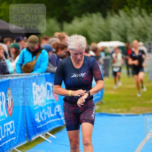 30.08.2026 - Elbe Triathlon Hamburg LAZAROV Photography http://msf.ph/oto/10064147 30.08.2026 12:02:32 Ziel 1467, 1645, 1708 meine-sportfotos.de
