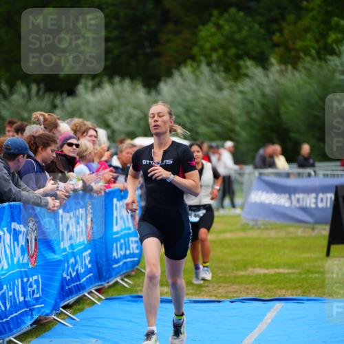 30.08.2026 - Elbe Triathlon Hamburg LAZAROV Photography http://msf.ph/oto/10064154 30.08.2026 12:02:35 Ziel 1467, 1645, 1708 meine-sportfotos.de