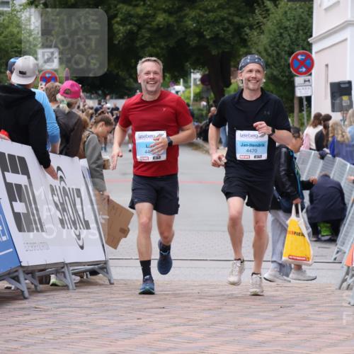 30.08.2026 - Blankeneser Heldenlauf Lena Gebhardt http://msf.ph/oto/10064177 30.08.2026 12:43:25 Ziel 4307, 4308, 4469, 4470 meine-sportfotos.de