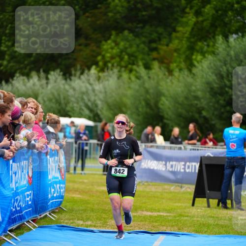 30.08.2026 - Elbe Triathlon Hamburg LAZAROV Photography http://msf.ph/oto/10064178 30.08.2026 12:02:45 Ziel 842 meine-sportfotos.de