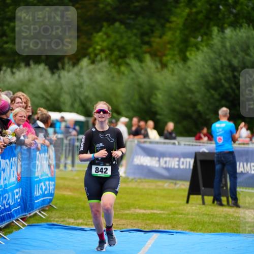 30.08.2026 - Elbe Triathlon Hamburg LAZAROV Photography http://msf.ph/oto/10064179 30.08.2026 12:02:46 Ziel 842 meine-sportfotos.de