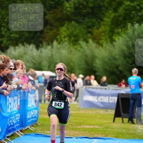 30.08.2026 - Elbe Triathlon Hamburg LAZAROV Photography http://msf.ph/oto/10064182 30.08.2026 12:02:46 Ziel 842 meine-sportfotos.de